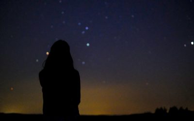Quatro fenómenos que te vão fazer olhar para o céu no dia dos OVNI